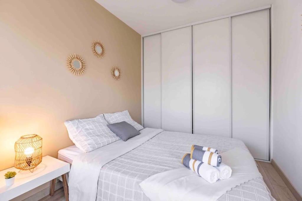 Appartement Avec Parking Et Terrasse Metro 7 Et Paris Villejuif Exterior foto